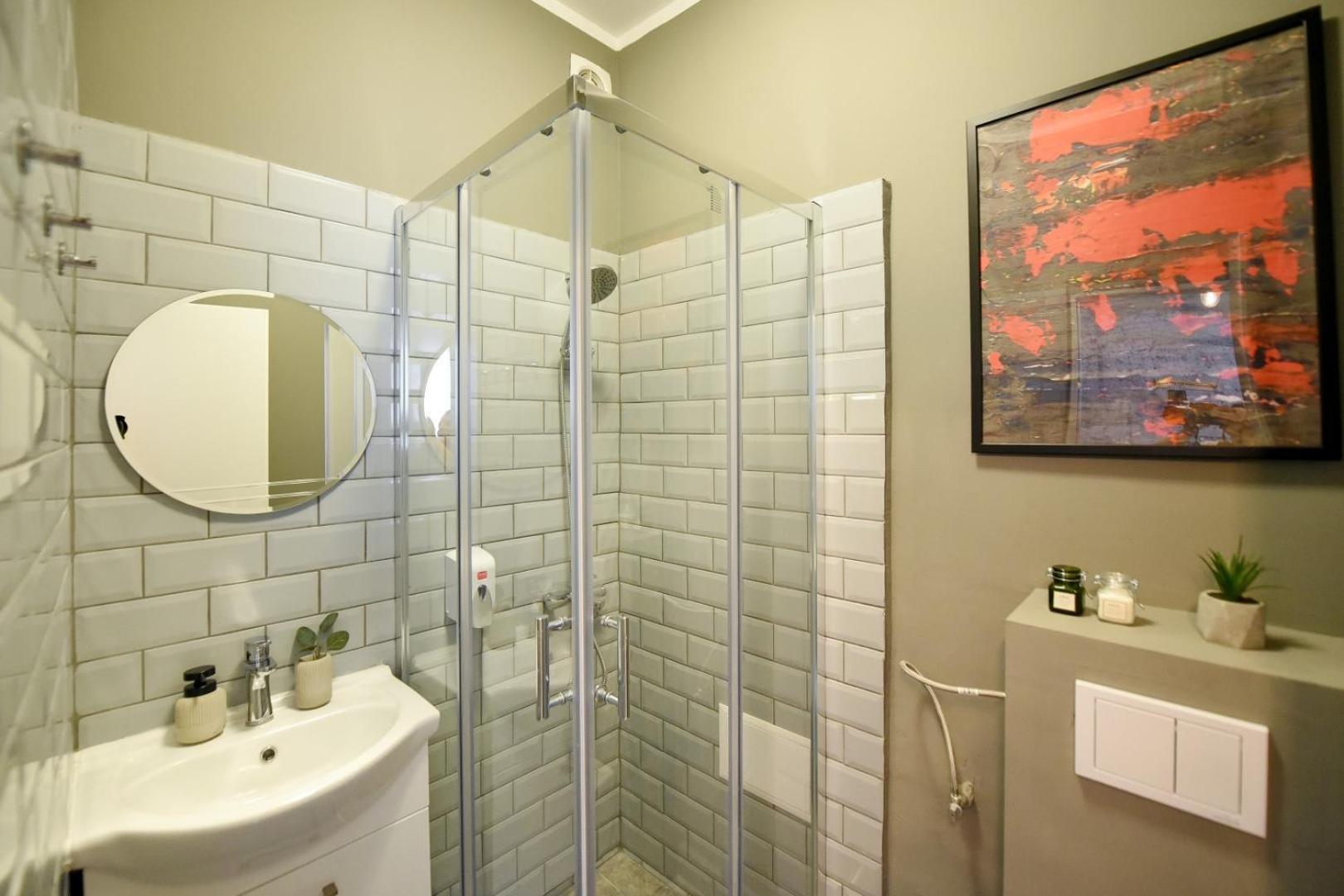 City Center Getaway - Cozy Accommodation For Your Perfect Stay Bucharest Room photo